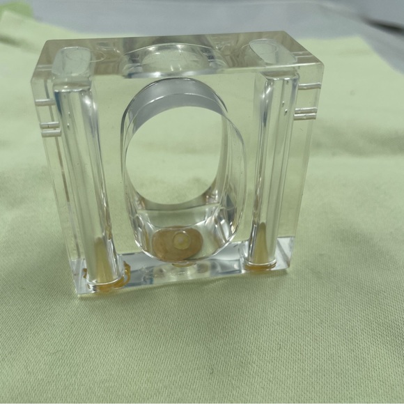 Vintage Acrylic Salt and Pepper Napkin Rings - Picture 2 of 8